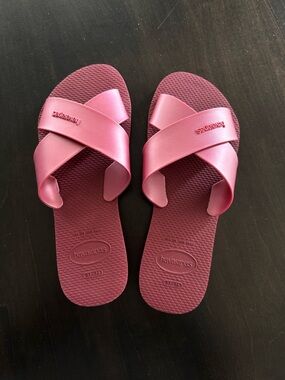 Havaianas Burgundy Crisscross Slide Sandals